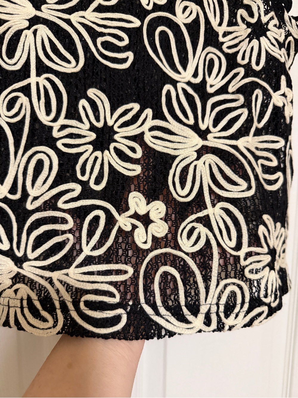 NWT Solitaire Black Crochet Floral Lace Sleeveless Top Medium - Picture 4 of 6